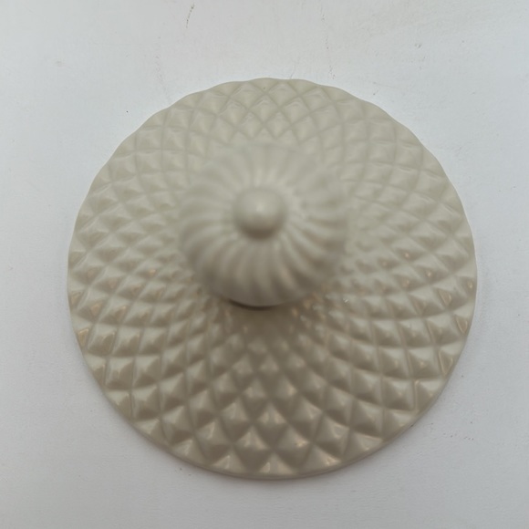 Belleek Heritage Collection Diamond China Biscuit Barrel/Jar - Picture 11 of 16